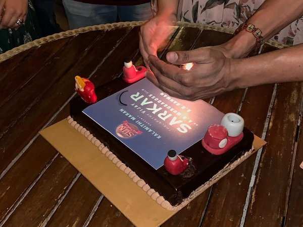 X 上的☆ Thalapathy Dr.Vijay Group ☆：「Vijay Anna Birthday Cake Cutting  Celebrations! #ThalapathyDayAtRohini SARKAR VIJAY BDAY RECORDS  https://t.co/BjfxoiWZzt」 / X