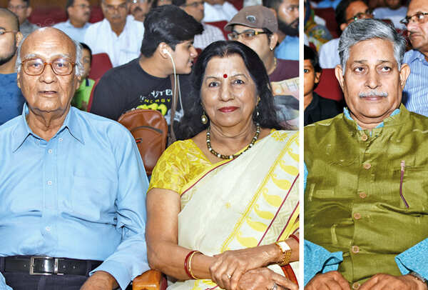 (L) Vilayat and Krishna Jafri (R) DN Lal (BCCL/ Farhan Ahmad Siddiqui)