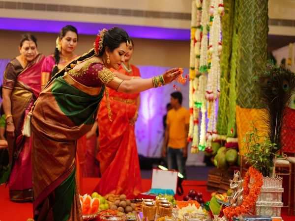 30+ Poo Jadai Alangaram Designs for Wedding and Seemantham – South Indian  Bride - Wedlockindia.com | South indian bride, Indian bride, Bridal  hairstyle indian wedding