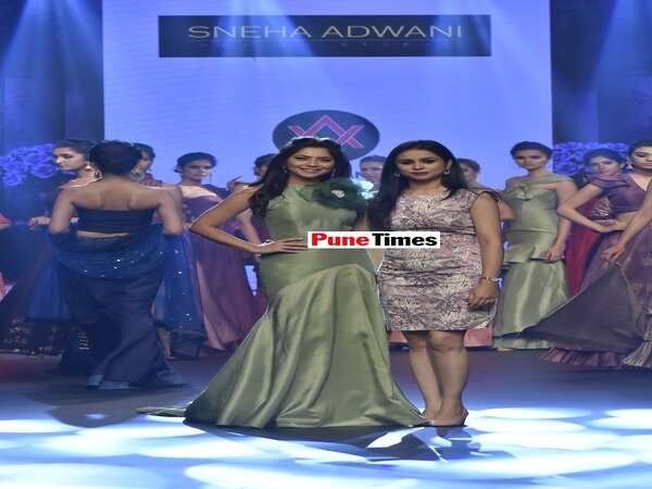 Sonalee_Kukarni_with_Sneha_Adwani (1)