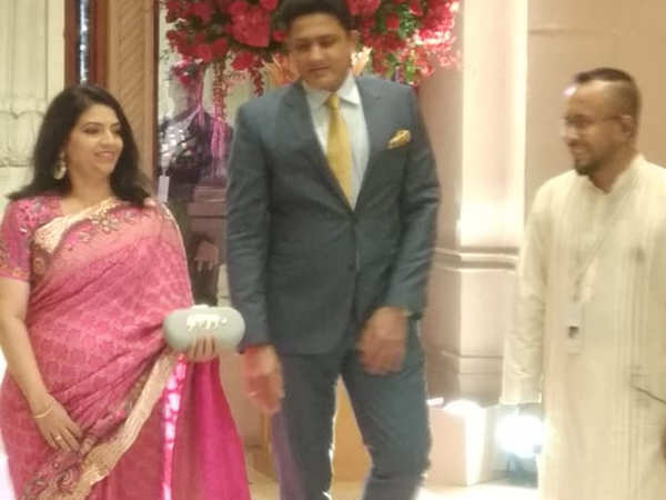 Deepika, Ranveer set couple goals at Bengaluru reception; PV Sindhu, Anil  Kumble among guests - The Economic Times