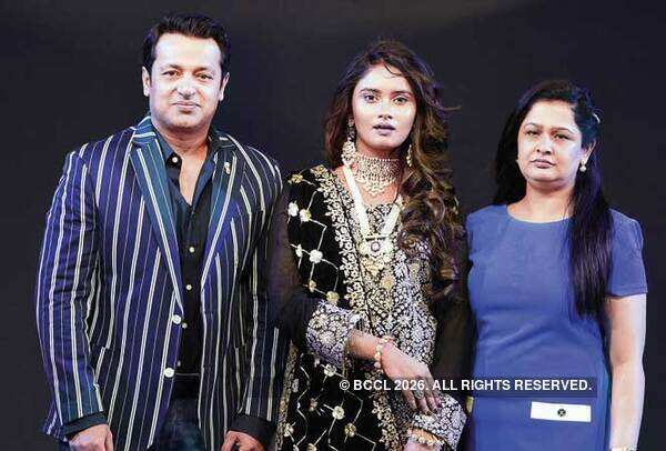 8AJ-Raghav-Sahni,-Shraddha-Shashidhar-and-Cherry-Sahni-(from-Diamondtree)