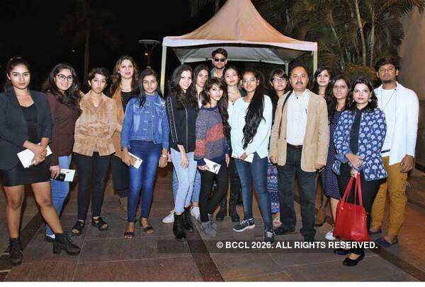 10AJ--Students-and-faculty-of-Apeejay-Stya-University-and-Apeejay-Institute-of-Design