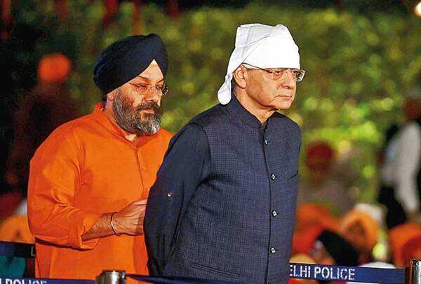 RAN_4094-Manjit-Singh-GK-(president-of-Delhi-Sikh-Gurdwara-Management-Committee)-and-Finance-Minister-Arun-Jaitley