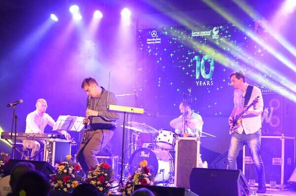 Band Tubes and Wires performing (3)