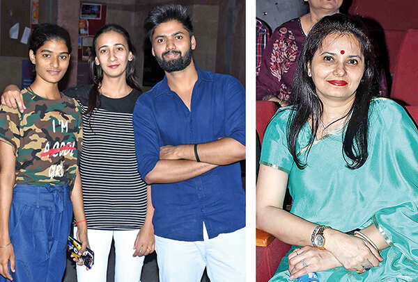 (L) Rachna, Anjali and Shivam (R) Roma Kapoor (BCCL/ Vishnu Jaiswal)