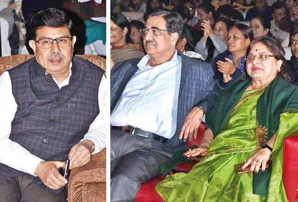 (L) Deepak Tiwari (R) Justice Sanjay and Veena Harkauli (BCCL/ Vishnu Jaiswal)