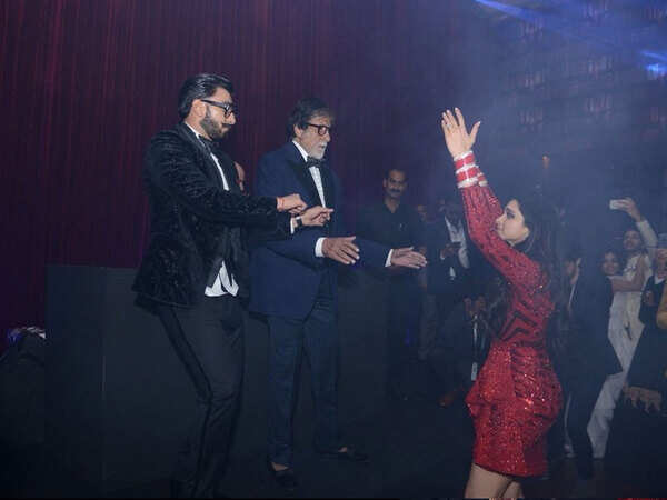 Deepika Padukone and Ranveer Singh dance photos with Amitabh Bachchan