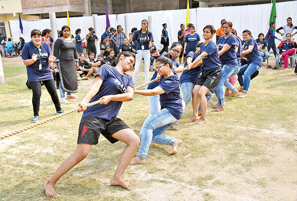 Girls giving their best shot during the tug of war game (BCCL/ Vishnu Jaiswal)