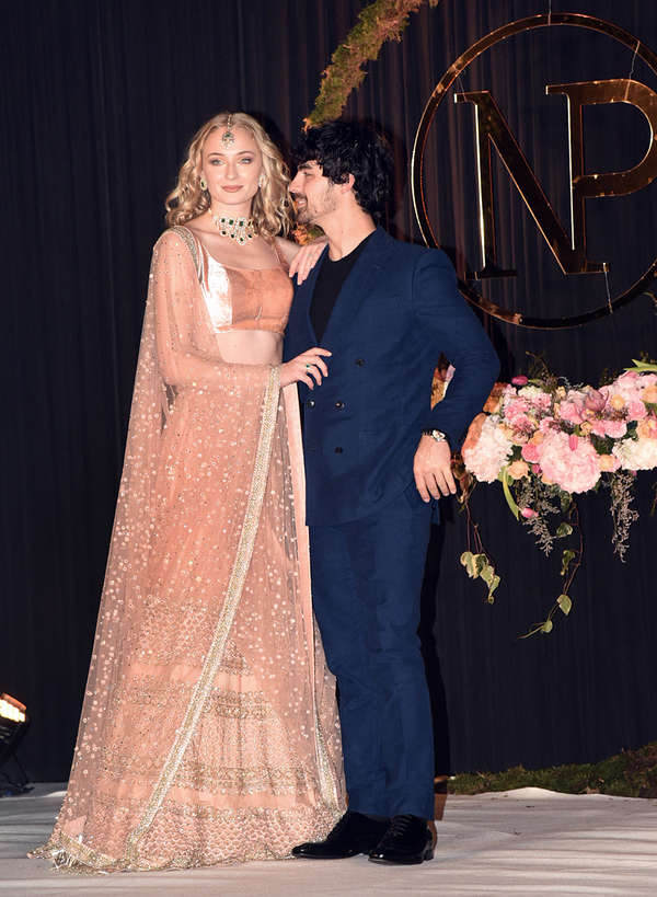 Joe Jonas and Sophie Turner walk down the aisle in their first wedding  photo, Priyanka Chopra sizzles in all white during pre-wedding dinner :  Bollywood News - Bollywood Hungama