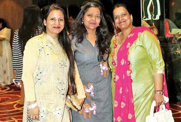 (L-R) Soumya, Mridula Agrawal and Nutan Agrawal (BCCL/ Unmesh Pandey)