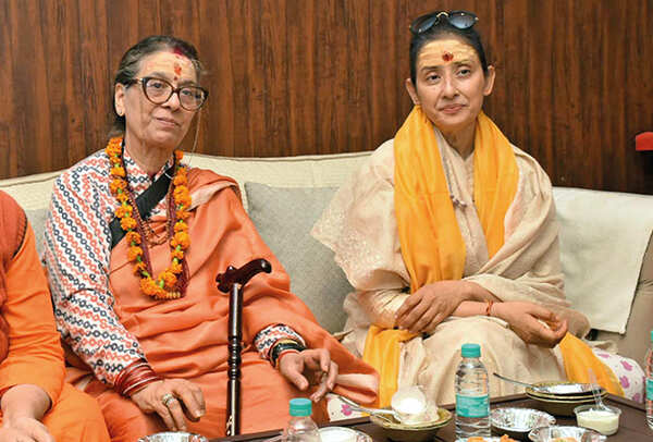 Manisha Koirala after darshan of Kashi Vishwanath Temple (BCCL)