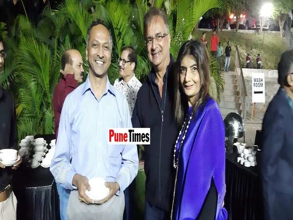 K_Vyankatesham_with_Anil_and_Neelam_Seolekar