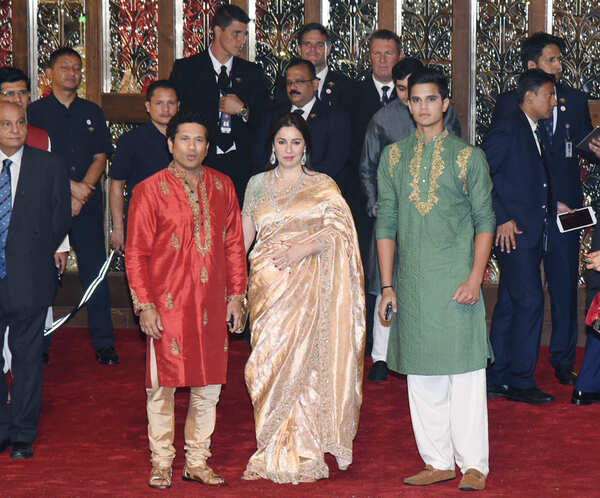 Isha Ambani and Anand Piramal wedding photos images marriage pictures videos