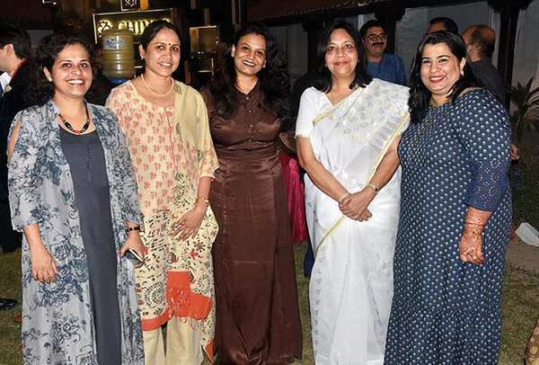 (L-R) Mamta, Latha, Indu and Bhavna with friends at the party (BCCL/ Farhan Ahmad Siddiqui)
