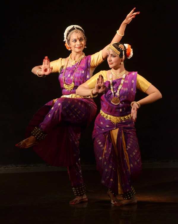 Beautiful girl dancer of Indian classical dance Bharatanatyam Stock Photo  by ©DmitryRukhlenko 45096895