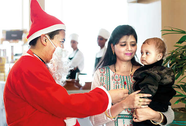 Employees in offices dressed up as Santa Claus and Santarina