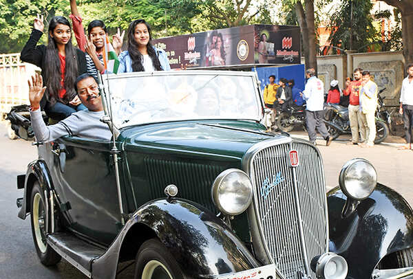 Ravi Shanker, Aditi, Priyanshu and Poonam in a Fiat Balila 1935 (BCCL/ Vishnu Jaiswal)