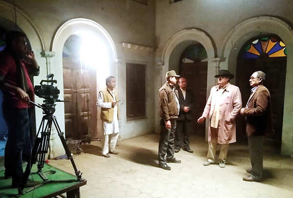 (L-R) Uday Veer Yadav, Shubrato Mandal, Shashvat Chatterjee and Ajay Singh shooting for Bengali film Sanyasi Deshonayak, based on Netaji Subhash Chandra Bose which was recently shot in Naimisharanya, near Lucknow (BCCL)