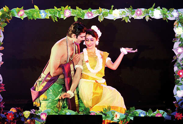 Ashwin Verma and Karishma Desale in the play (BCCL/ Arvind Kumar)