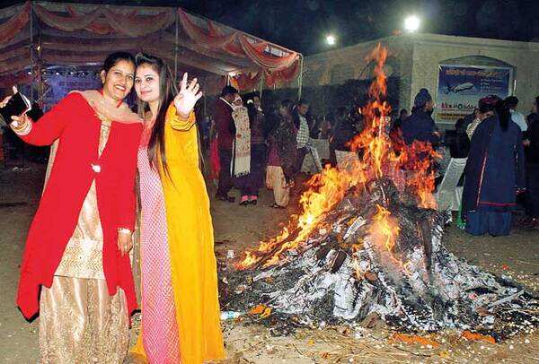 IMG_3656--R--Rinsha-Saluja-L--Avi-Kaur