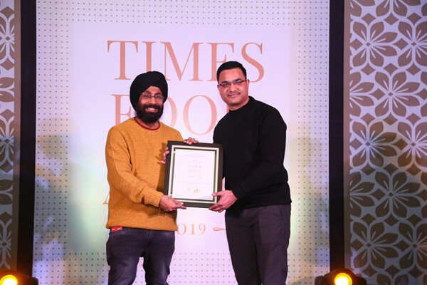 Best Bar Pub with Dancing (Nightlife)F Bar & Lounge -Lokesh Sharma receive the award from Inderjit Singh Dhingra Senior Manager Trade Marketing, Pernod Ricard India