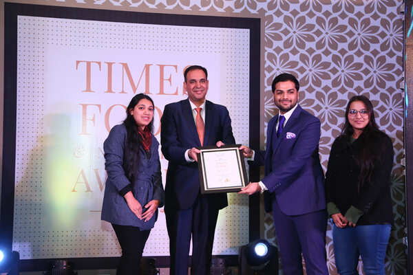 Restaurant of the Year LMB (L - R) Hiteshi Godhawat, Ananya Agarwal and Anjali Godhawat receive the award from Vishvapreet Singh Cheema, general manager, Crowne Plaza Jaipur Tonk Road