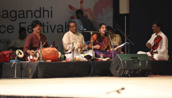 Padmashree Jayarama Rao on Natuvangam, Sudha Sreenivas on Vocal, Sreedhar Acharya on Mridangam and Kaipattur Radhakrishnan on violin