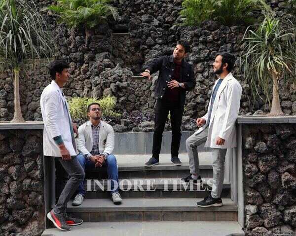 Shangorav Mukherjee performs for his seniors on campus during break (1)_edit