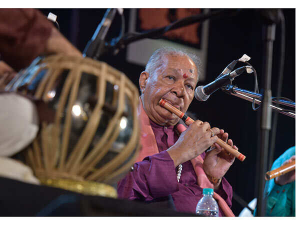 Kala_Ghoda-Hariprasad-Chaurasia-(2)