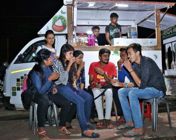 youngsters gossiping over tea - Copy