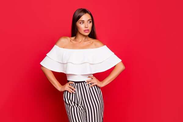 4 Ruffled neck and arms