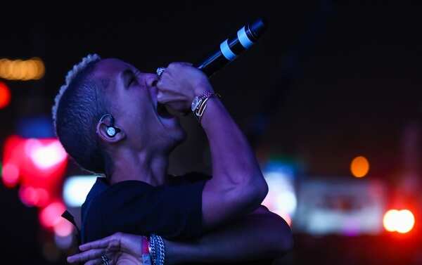 Jaden Smith Performs at Vh1 Supersonic 2019