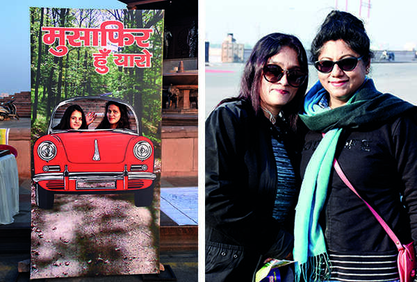 (L) Jyoti Tiwary and Nishu Dwivedi at the selfie corner (R) Roopali and Aparna (BCCL/ Vishnu Jaiswal)