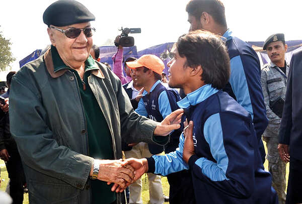 Prem Chopra meeting the players (BCCL/ Farhan Ahmad Siddiqui)