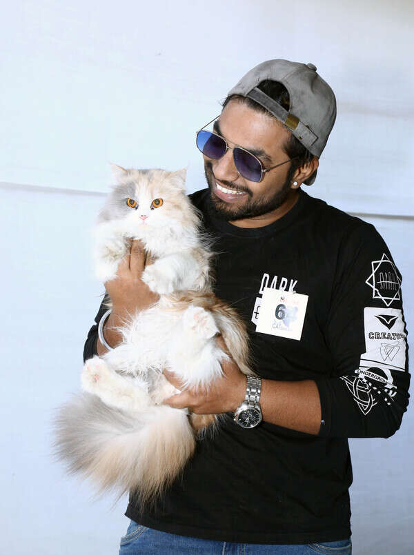 Dilzee with his cat (2)