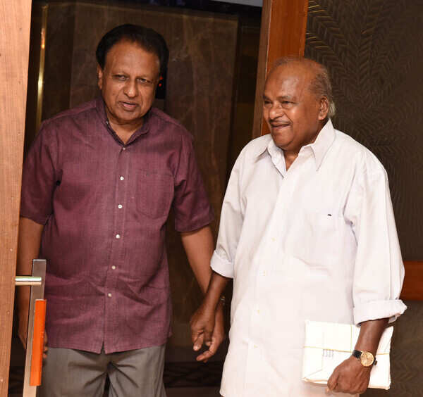 TP Sreenivasan,Perumbadavam Sreedharan