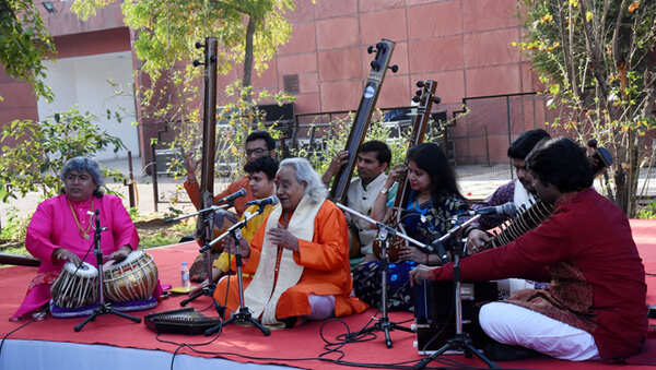 pandit channulal mishra_music at jkk (6)