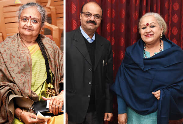 (L) Yukti Gupt (R) Pramil Dwivedi and Dr Kirti Narain (BCCL/ Vishnu Jaiswal)
