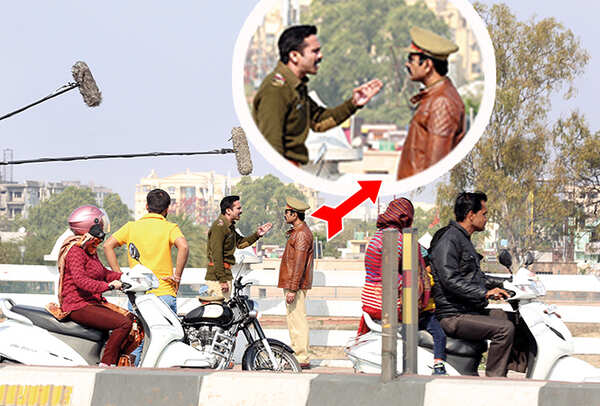 Shreedhar Dubey (L) and Nawazuddin Siddiqui shooting in Gomti Nagar (BCCL/ Aditya Yadav)