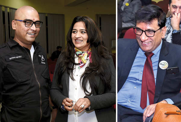 Abhiru Biswas and Smita Pahwa (R) Vivek Agnihotri (BCCL/ Vishnu Jaiswal)