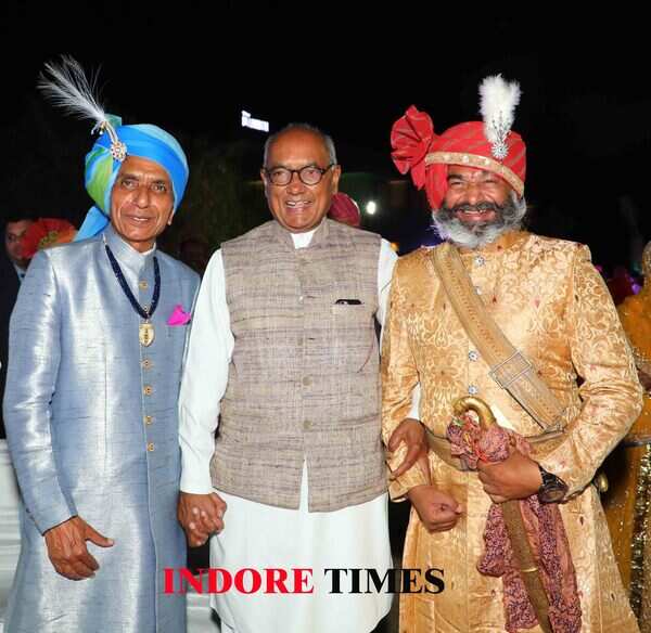 Uncle of the groom, Father Tikka Saheb Amar Singhji of Ramgarh, Former CM Digvijay Singh and Raja Shalivahan Singh Jamniya_edit