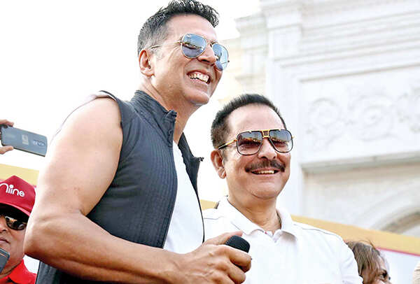 Akshay Kumar and Subrata Roy (BCCL/ Aditya Yadav)