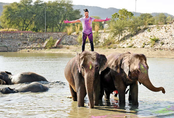 P1--Vidyut-Jammwal-Haathi-Gaun-Shalini-33_R