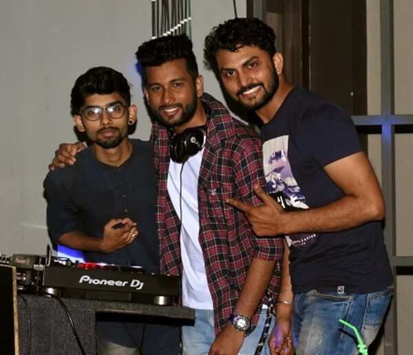 Dj,s Trivikrama,Anil,Vijay (10)