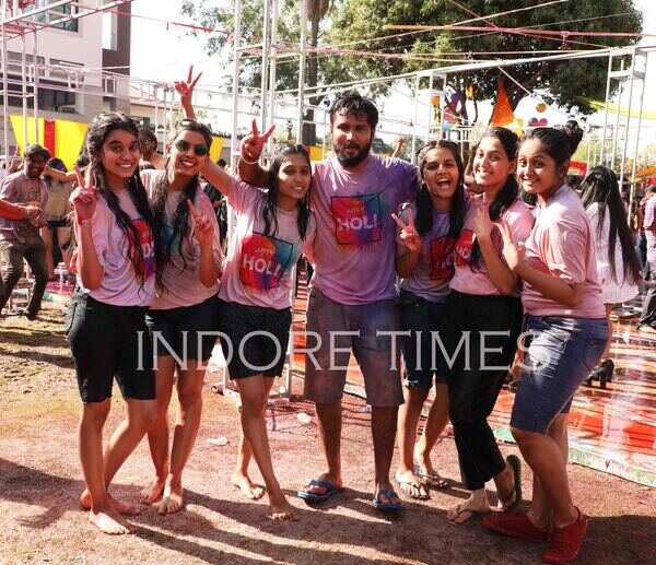 Youngsters enjoying at a party hosted by Sakshi Meena_edit (2)