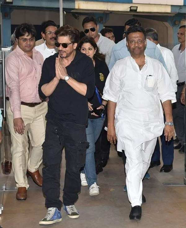 Shah Rukh Khan snapped promoting at 'Jab Harry Met Sejal' | Shah Rukh Khan  Images - Bollywood Hungama