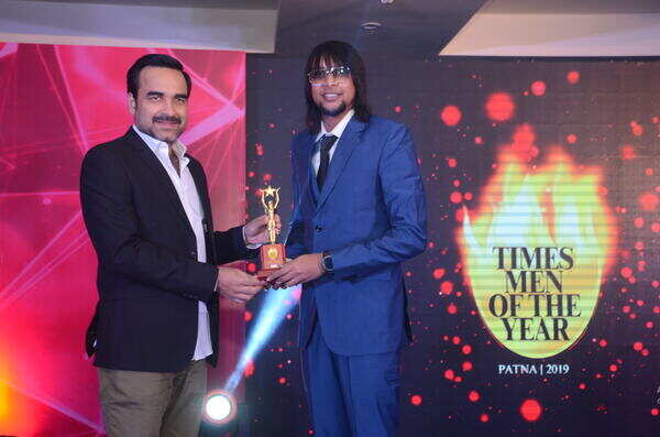 Saurav Anuraj of Meow Studio receiving an award from Pankaj Tripathi