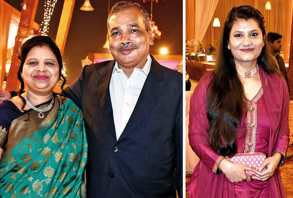 Uma Kanta and Ajoy Kumar Agarwal with Akansha Agarwal (BCCL/ Vishnu Jaiswal)