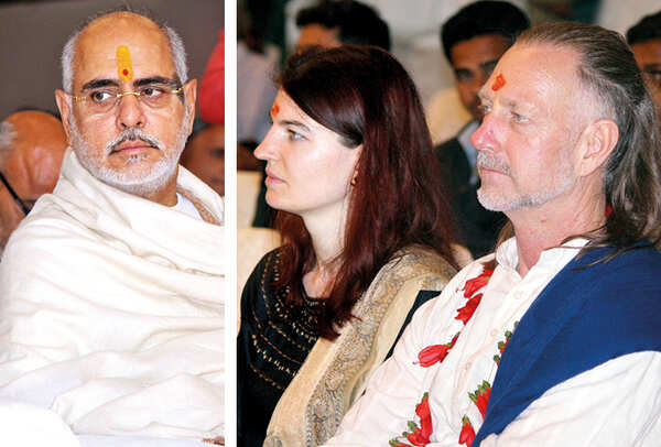 (L) Ramesh Bhai Ojha (R) Annel and Stute (BCCL/ Arvind Kumar)